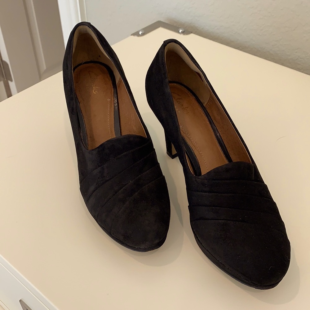 Clarks Black  Pumps w/1” platform + 3.5” heel.